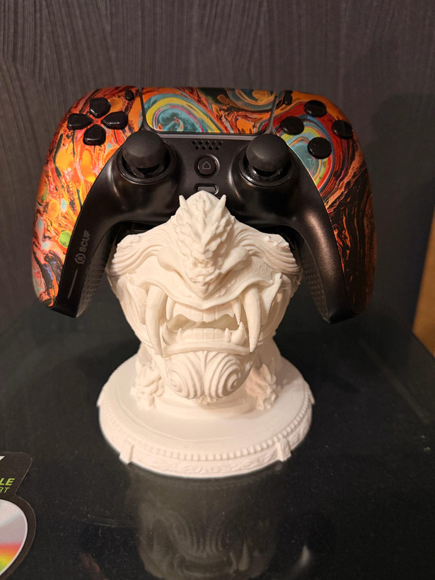 استند دسته PS5/XBOX طرح تندیس سامورایی